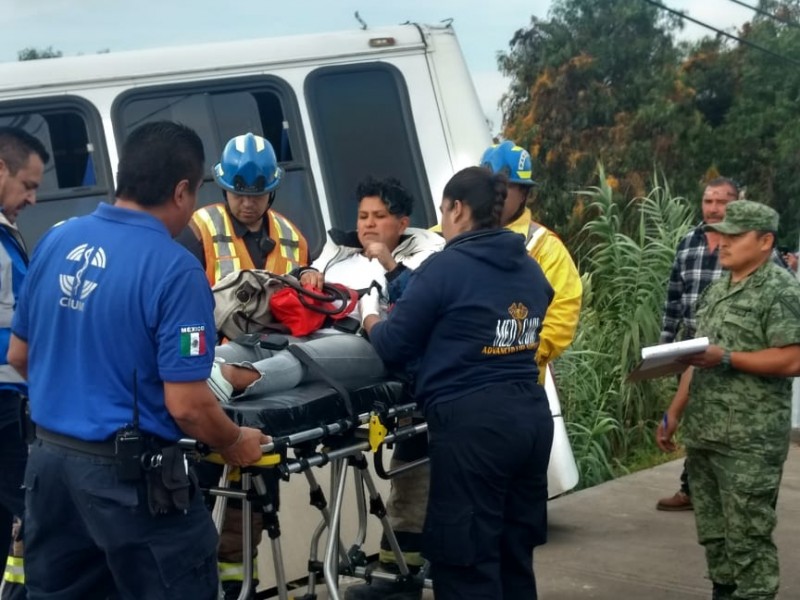Accidente de suburbano deja 32 lesionados en Tlacote