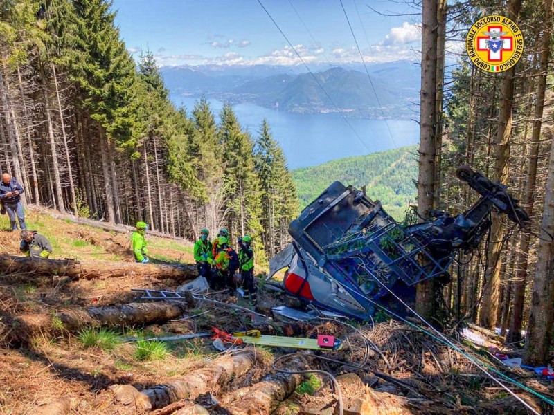 Accidente de teleférico deja 9 muertos en Italia