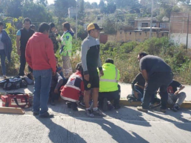 Accidente deja 10 heridos y un prensado