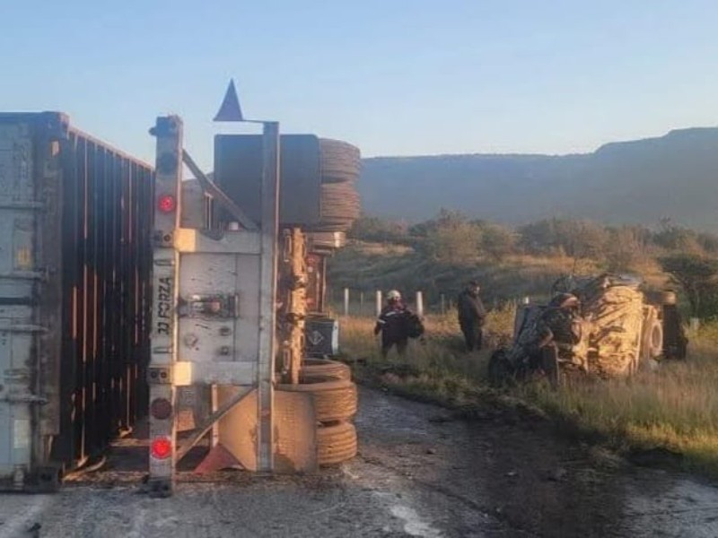 Accidente deja 3 muertos en carretera Osiris
