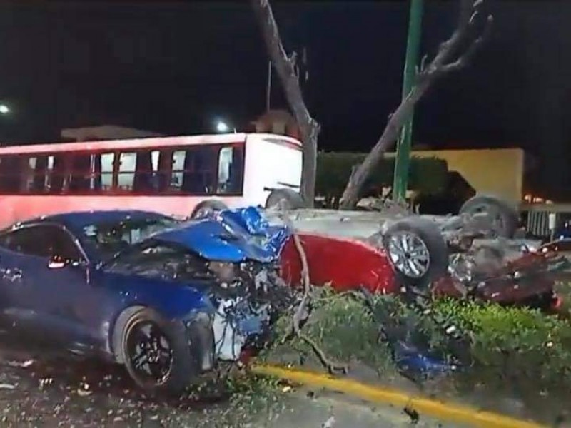 Accidente deja coche volcado y heridos la noche del jueves