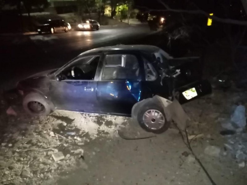 Accidente deja cuantiosos daños materiales