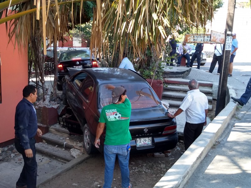 Accidente deja daños materiales en Tuxtla Gutiérrez