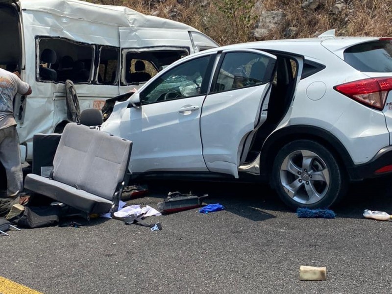 Accidente deja cuatro muertos y 20 heridos en autopista Tuxtla-SCLC