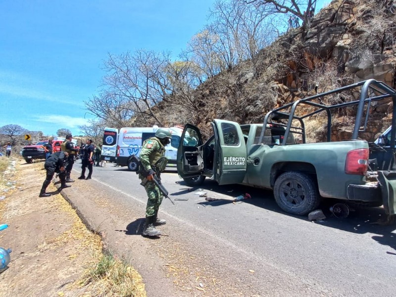 Accidente en Atotonilco deja cinco soldados heridos