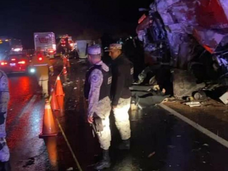 Accidente en autopista Tepic-Guadalajara deja 6 muertos y 41 heridos