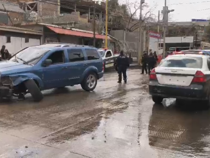 Accidente en calle 5 de febrero provoca fuerte movilización policiaca