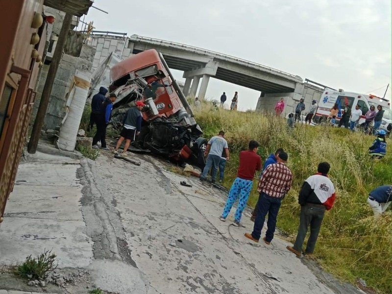 Accidente en carretera Atlacomulco- Acambay deja una persona sin vida