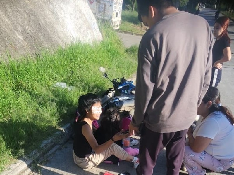 Accidente en colonia de Xalapa, dejó tres personas lesionadas
