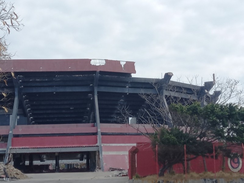 Accidente en el estadio fue por una trabe