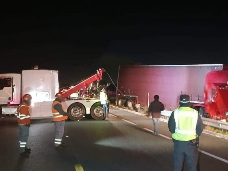Accidente en la Amozoc-Perote cierra vialidad más de 10 horas