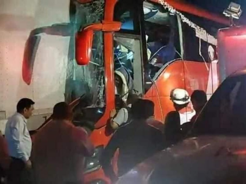 Accidente en la Córdoba-Veracruz deja decenas de lesionados