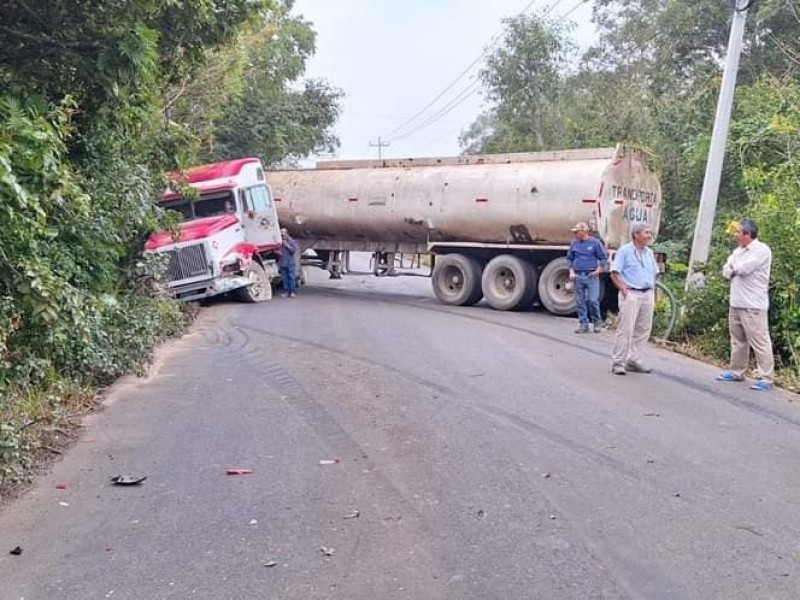 Accidente en la Tuxpan-Tamiahua; tres vehículos involucrados