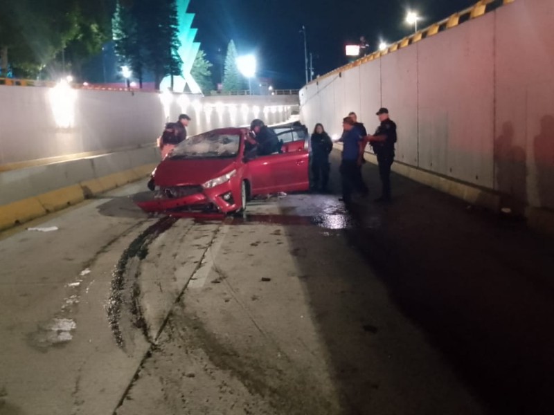 Accidente en Lázaro Cárdenas deja dos heridos graves y un detenido