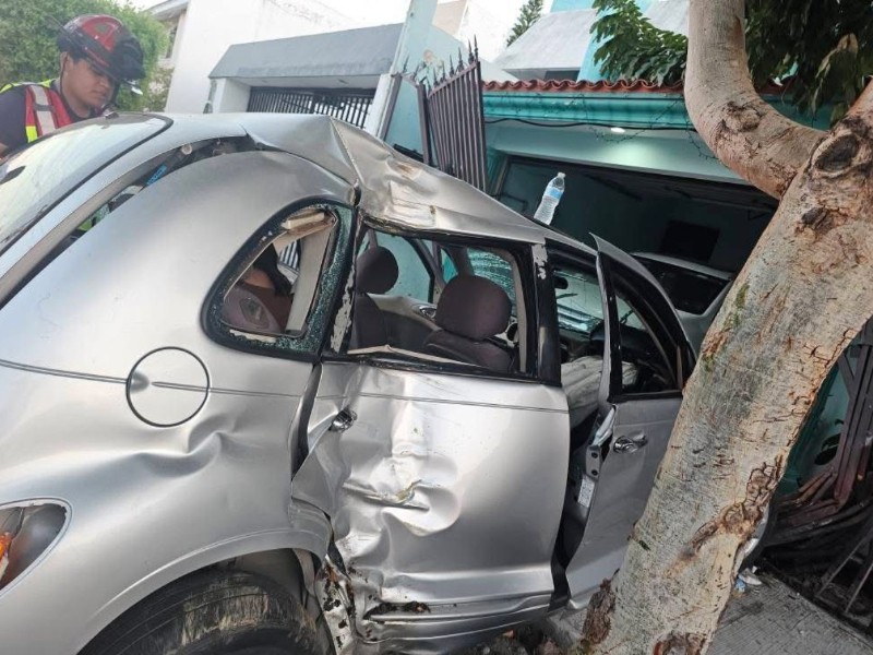 Accidente en Lomas de Mazatlán Deja Tres Lesionados