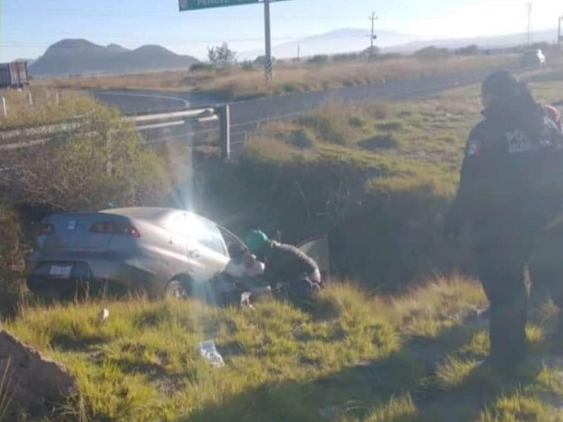 Accidente en Oriental deja daños materiales