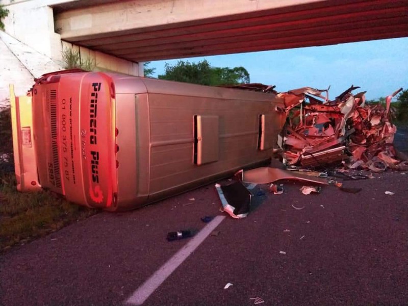 Accidente en Rosamorada dejó dos muertos