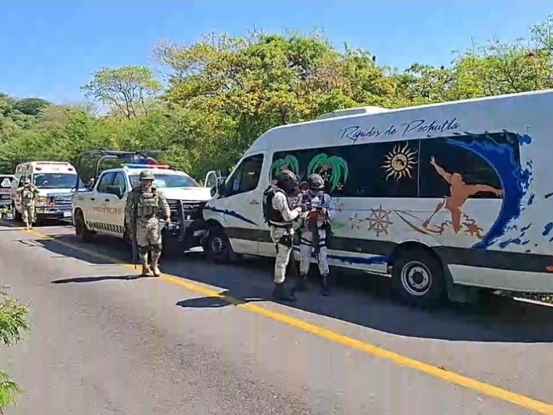 Accidente entre Urban y camioneta de Guardia Nacional deja dos lesionados Accidente entre Urban y camioneta de Guardia Nacional deja dos lesionados