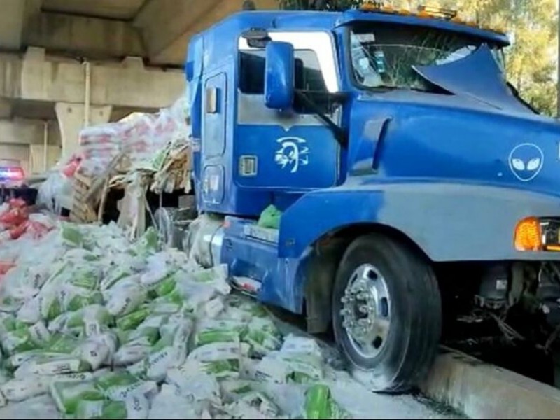 Accidente genera tráfico en la México-Puebla