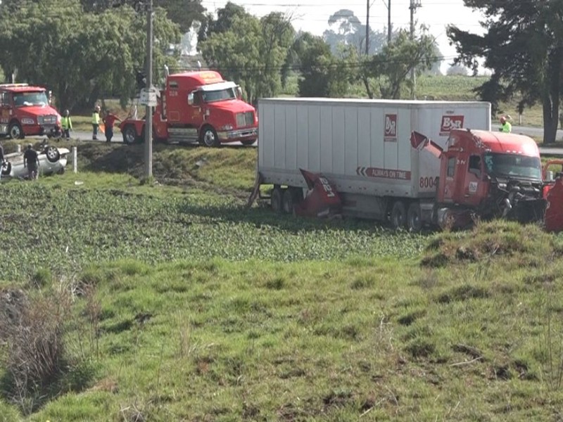 Accidente múltiple en la carretera Toluca-Atlacomulco dejó pérdidas materiales