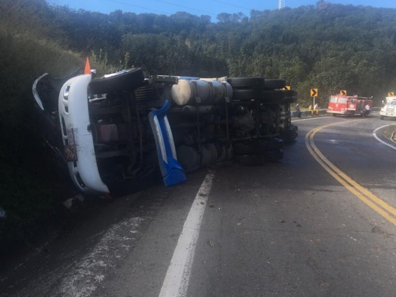 Accidente obligó cierre al paso en Chapalilla