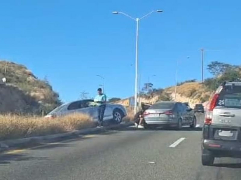 Accidente vehicular en San José del Cabo provoca caos vial