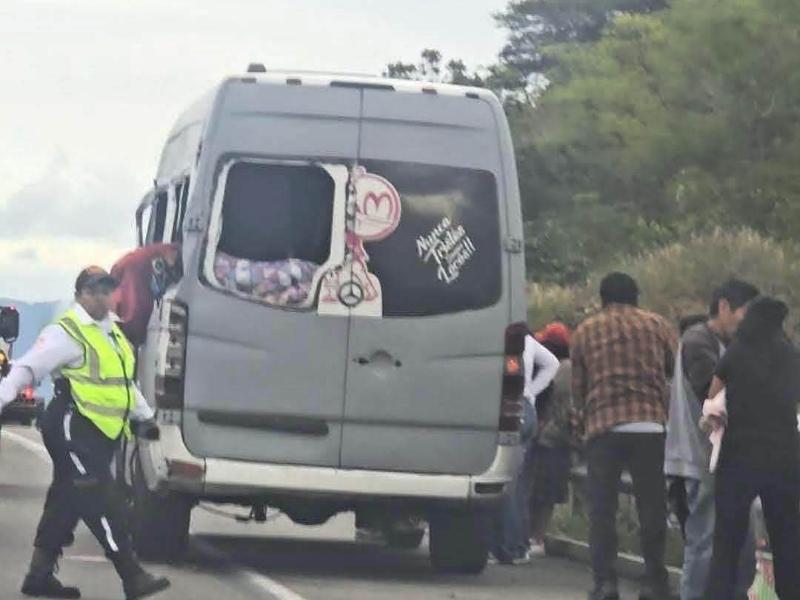 Accidente vial cerca de la caseta de Huitzo deja tres heridos