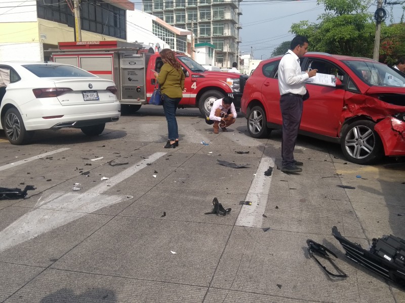 Accidente vial en 16 de Septiembre y Azueta