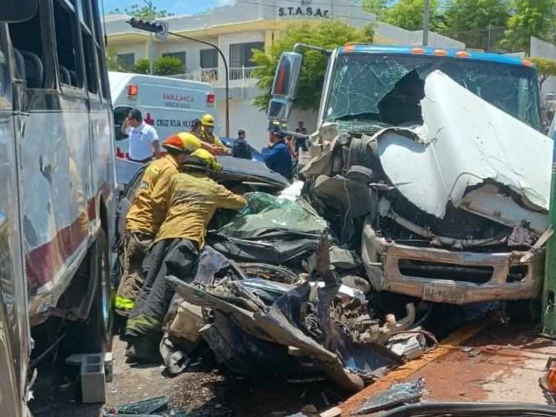Accidente vial en el Bulevar Ciudades Hermanas deja 13 lesionados