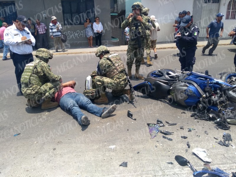 Accidente vial frente gasolinera 