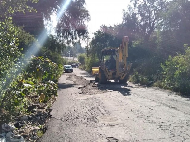 Accidentes por inundaciones y baches, registran en camino Al Batán