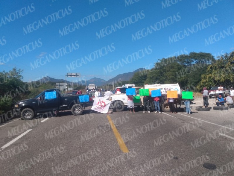 Acciona nuevamente UGOCP, bloquean paso a capital oaxaqueña