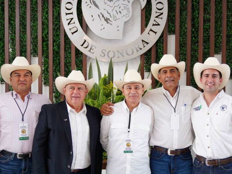 Acompaña Gobernador a ganaderos en asamblea general de UGRS