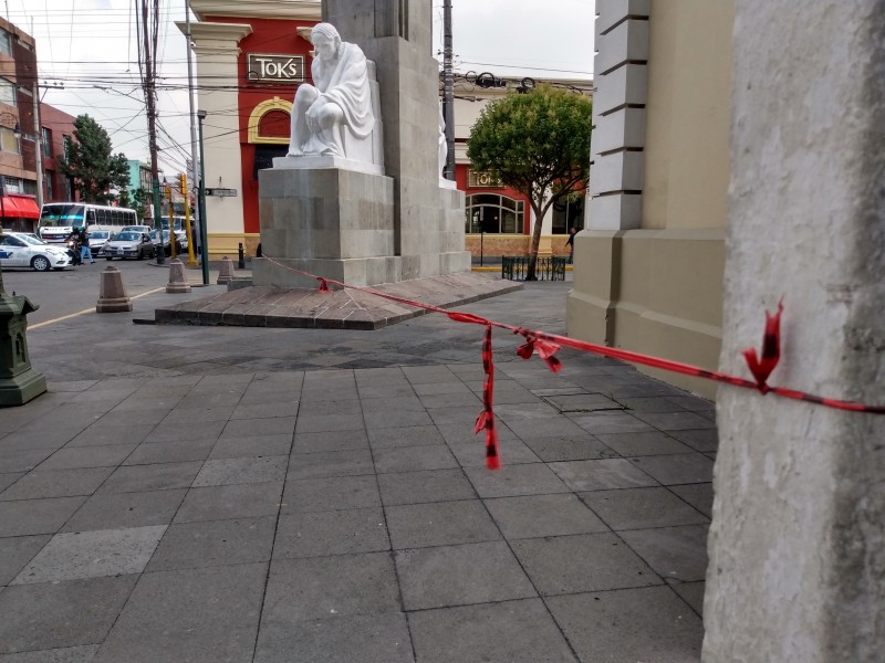 Acordonamiento en el abandono en Rectoría