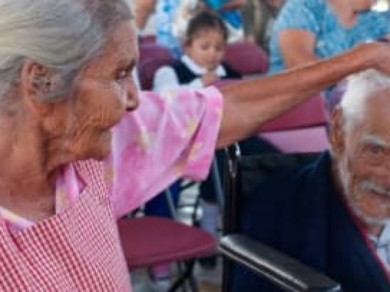 Acrecentan protestas por falta de pago adultos mayores