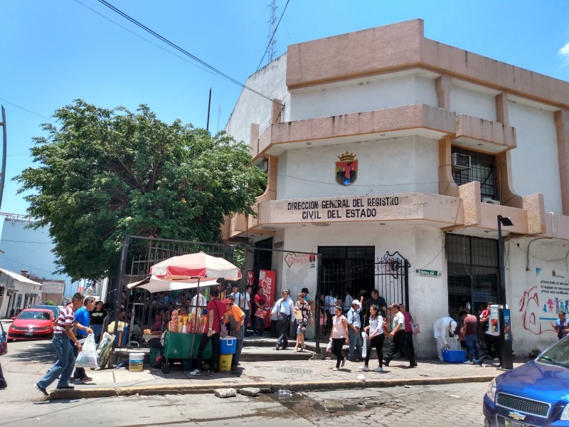 Actas de nacimiento negocio de escuelas y Registro