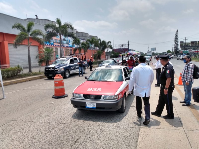 Activan filtros sanitarios en accesos a Tuxpan