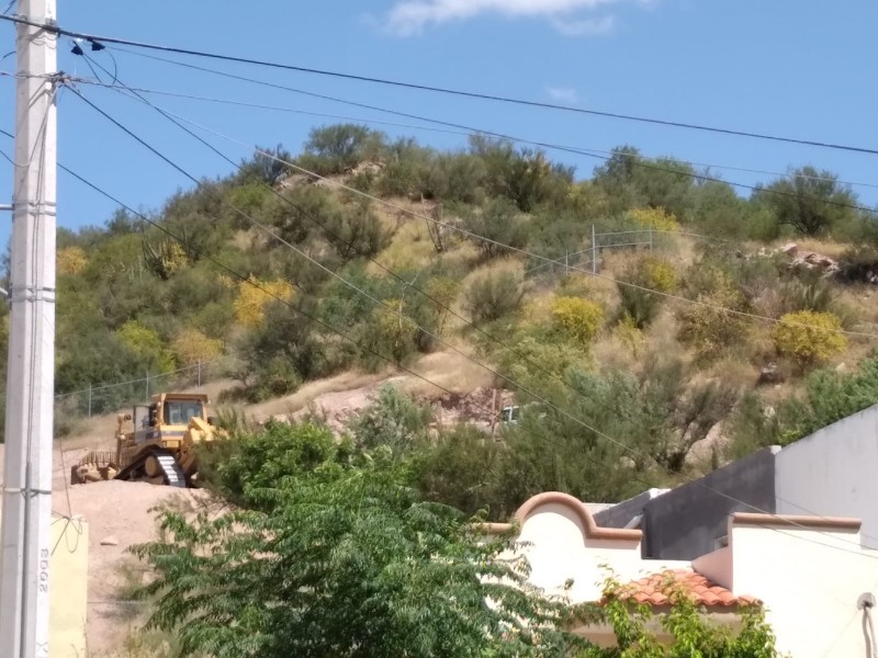 Activistas ambientales exigen se cancele obra en el Cerro Johnson