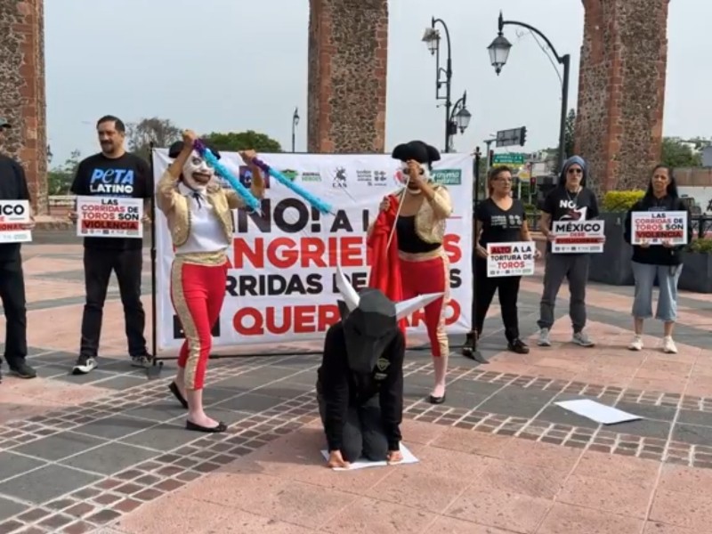 Activistas exigen fin a corridas de toros en Querétaro