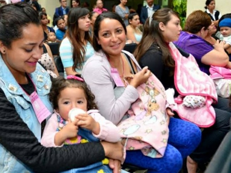 Activistas promueven lactancia para evitar la muerte de 5 mil recién nacidos