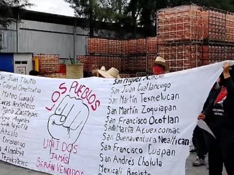 Activistas toman las instalaciones de Bonafont en Juan C. Bonilla