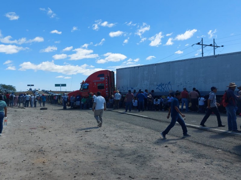 Activos 6 bloqueos carreteros en el Istmo