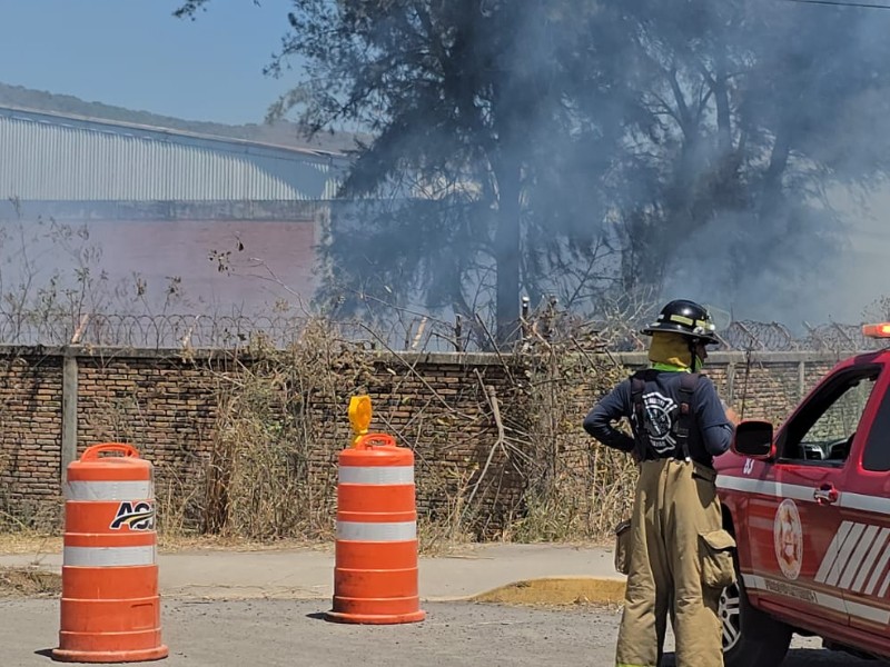 Actualización incendio sobre incendio en terminal de Pemex en Tepic