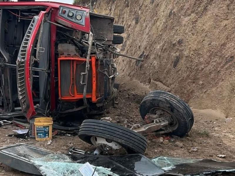 Actualización: Accidente de camión deja 23 lesionados y dos fallecidos