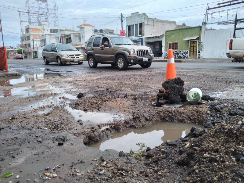 Acude SIAPA a reparar fuga en Avenida Insurgentes