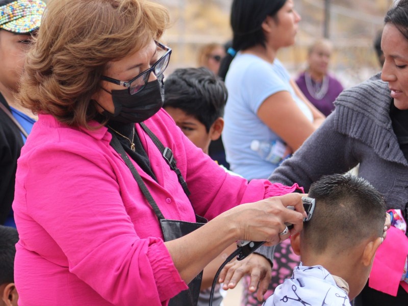 Acuden al Centinela a llevar servicios sociales