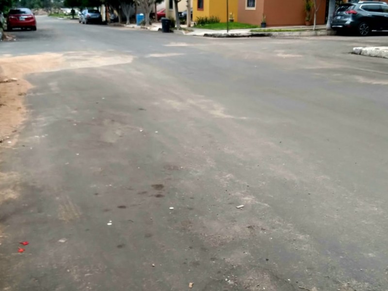 Acuerdan con vecinos reparación de calles de 