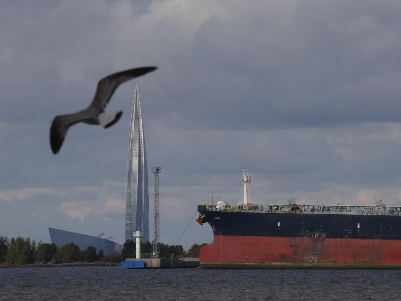 Acuerdan poner tope al precio del petróleo crudo ruso
