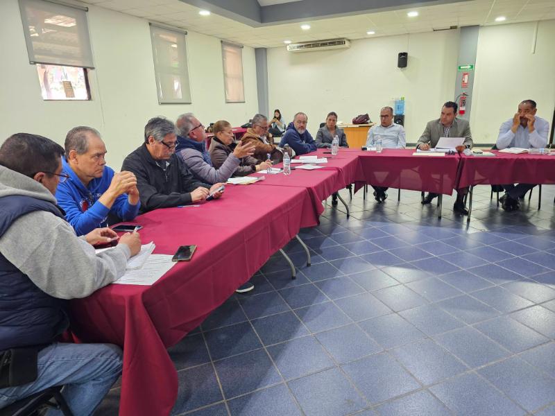Acuerdan revisar adeudos y descuentos a maestros tras paro educativo