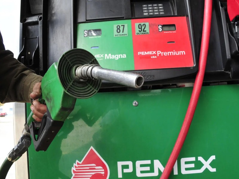 Acuerdo con gasolineros fija precio de gasolina a 24 pesos